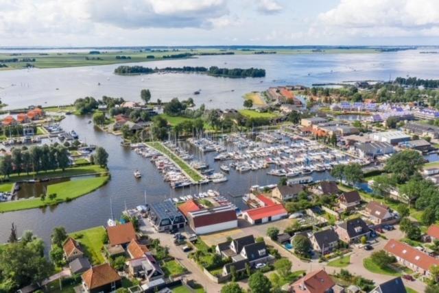De Helling 44 *